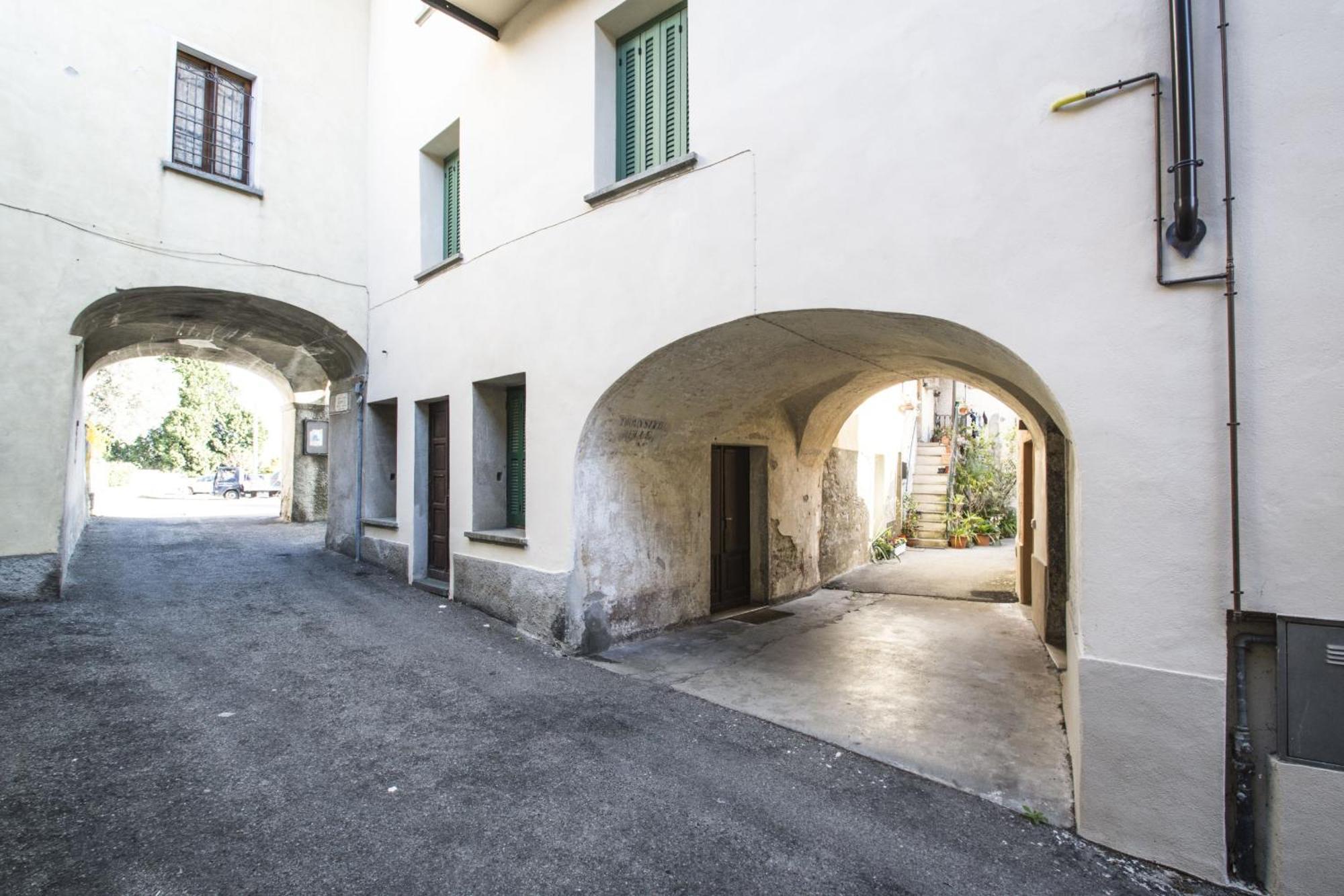 Casa Lea Lägenhet Castelveccana Exteriör bild